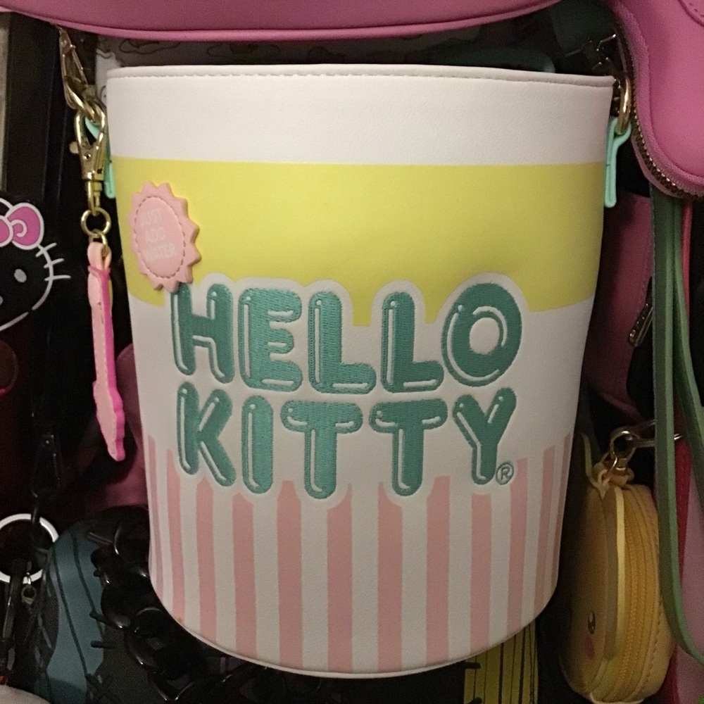 Hello Kitty crossbody loungefly